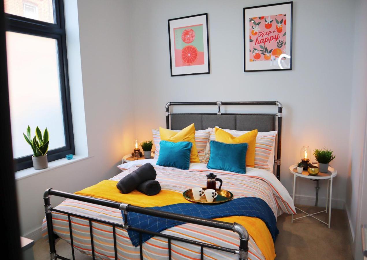 Trendy Urban Industrial Apartment - Great Location - Parking - Fast Wifi - Smart Tv - Beautiful 2 Double Bedroom Apartment Sleeps Up To 4! Борнмут Экстерьер фото