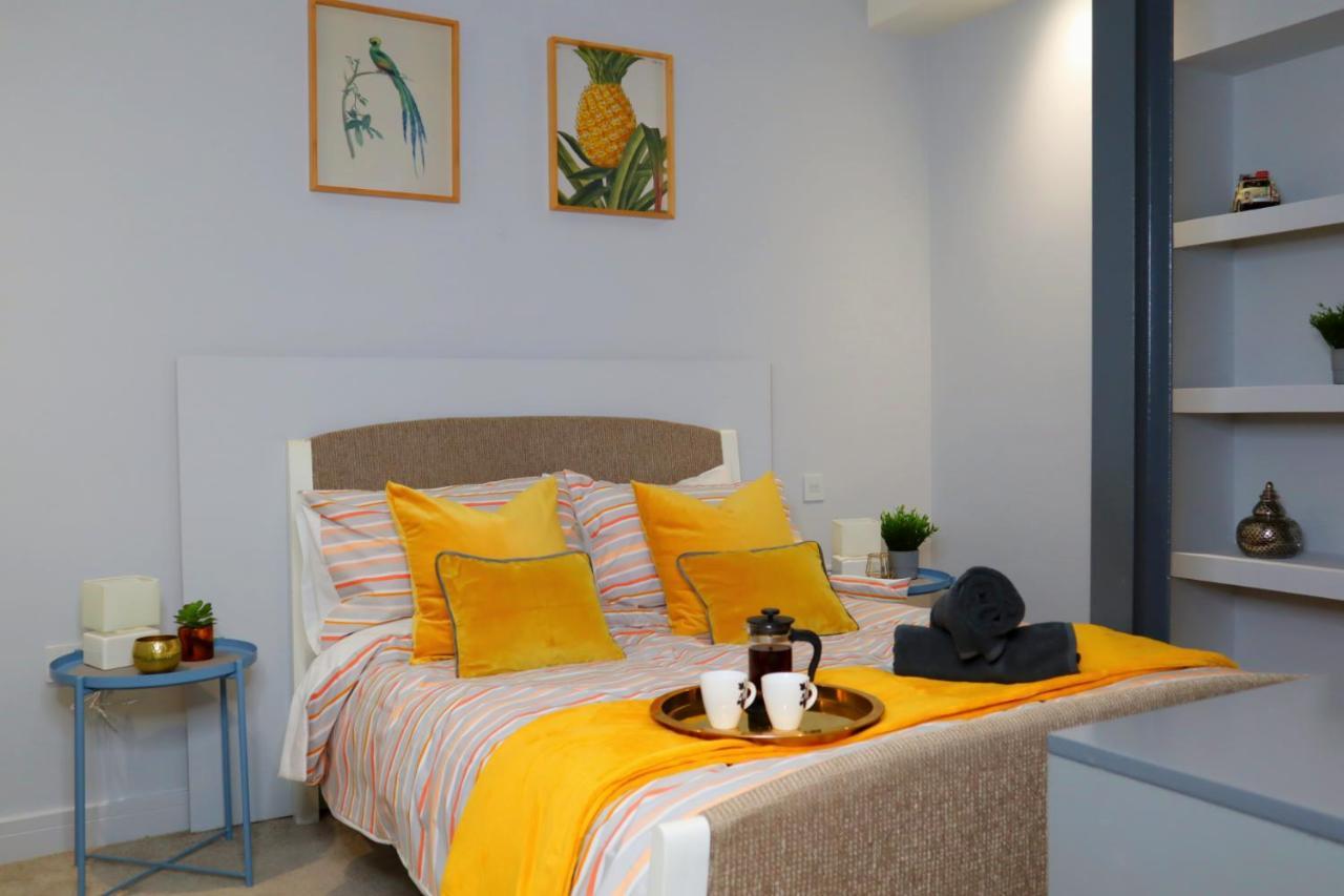 Trendy Urban Industrial Apartment - Great Location - Parking - Fast Wifi - Smart Tv - Beautiful 2 Double Bedroom Apartment Sleeps Up To 4! Борнмут Экстерьер фото